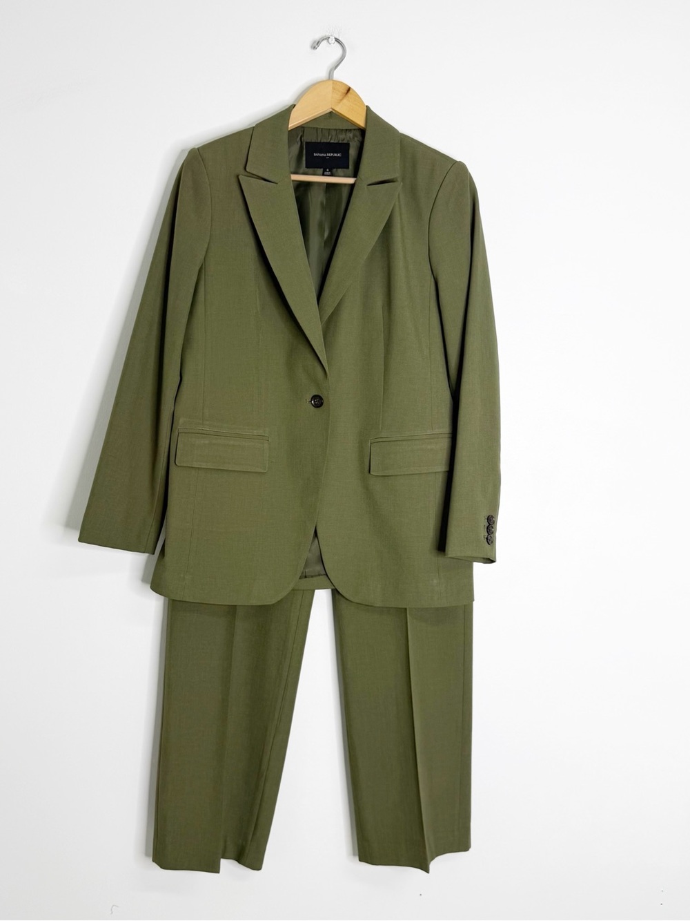 Banana Republic Women’s Size 6 Olive Green Sculpted Stretch 2 Piece Suit